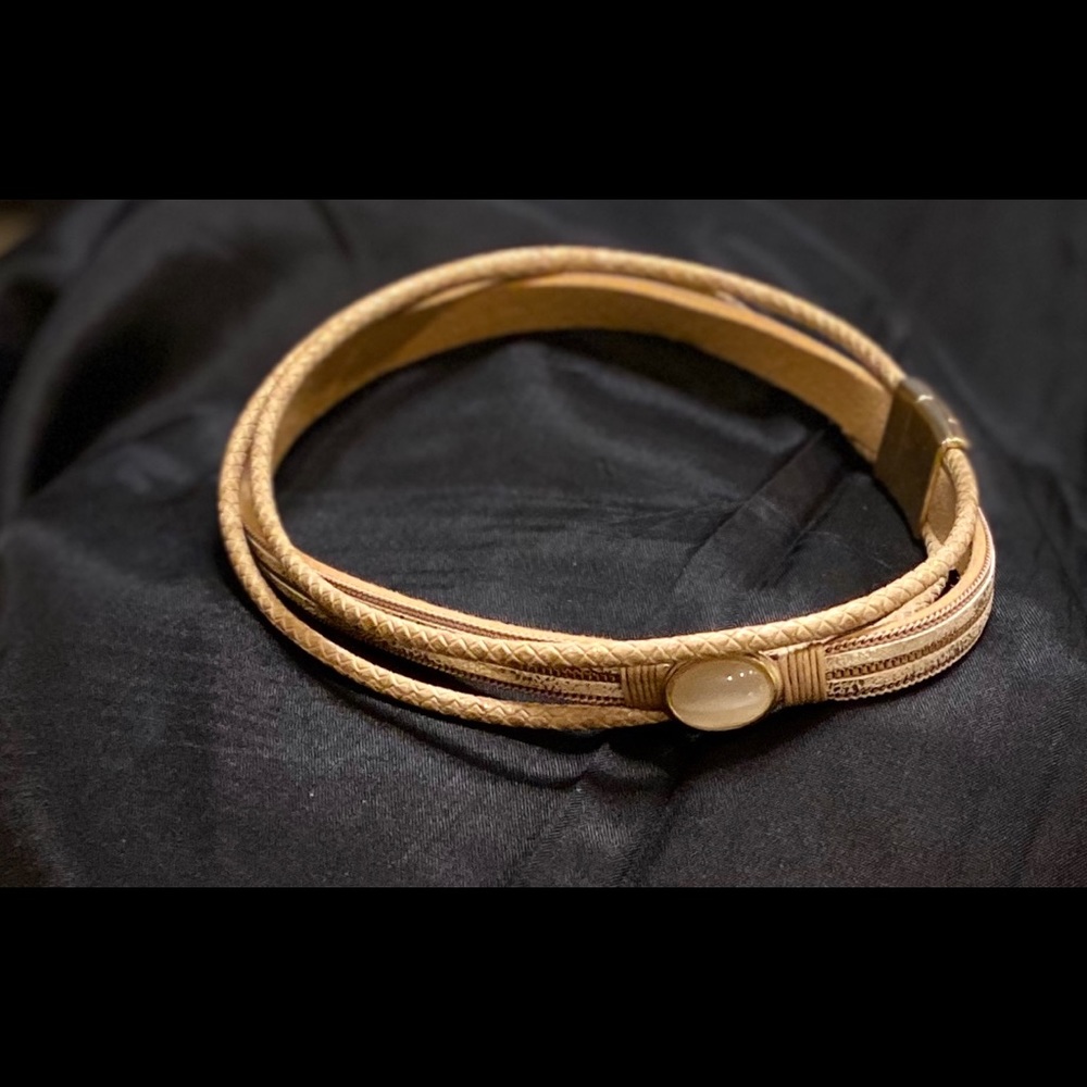 Ladies collar necklace